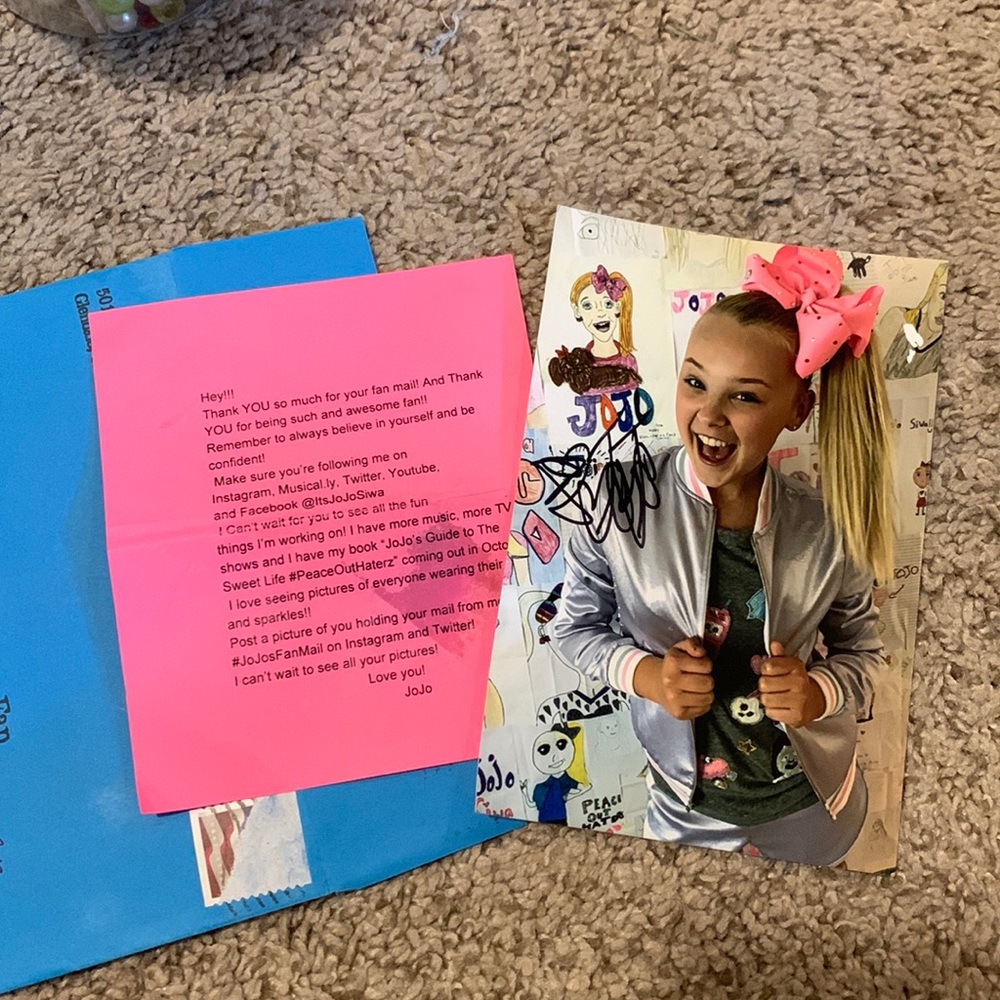 AUTOGRAPHED SIGNED PICTURE OF JOJO SIWA
